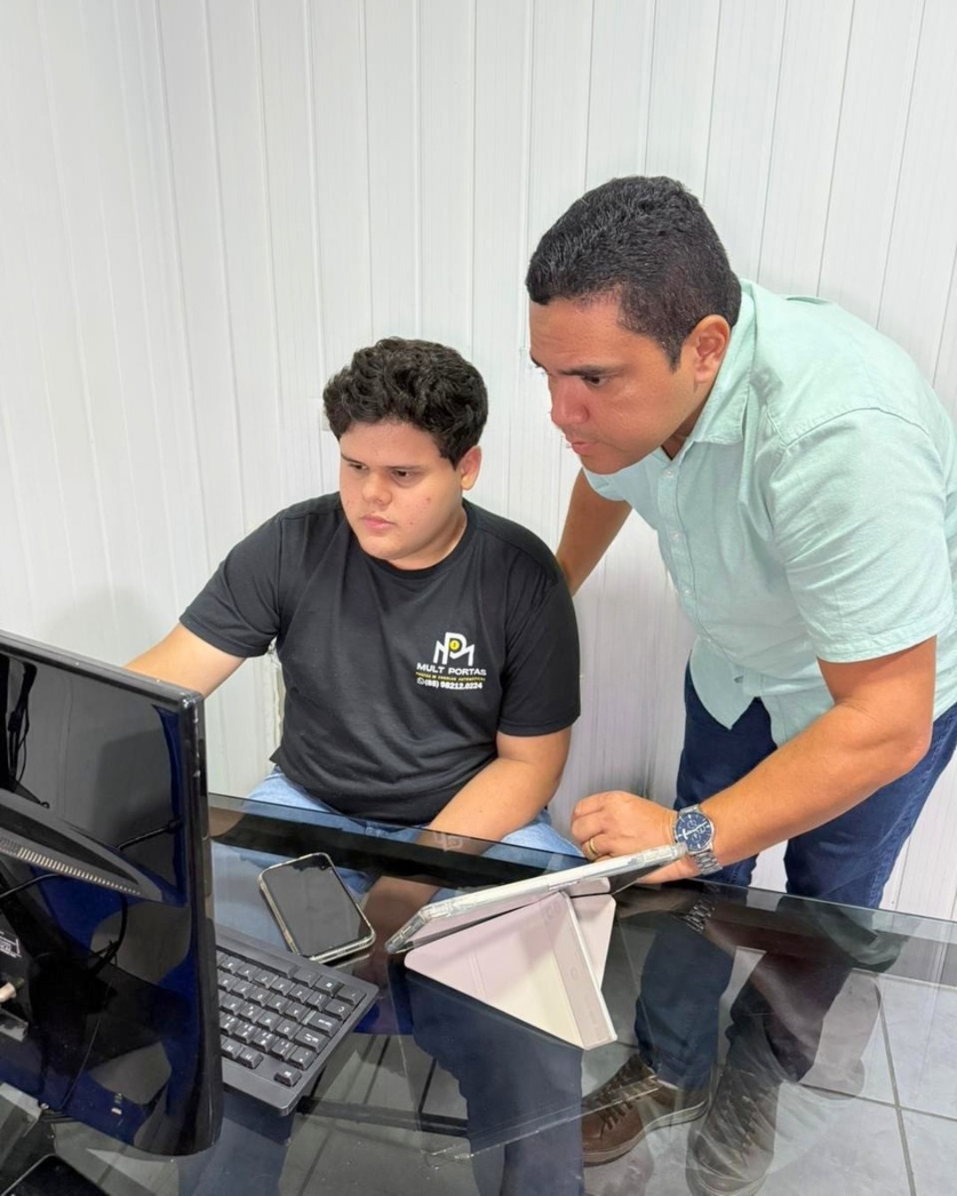 Donos da Mult Portas Fortaleza em atendimento